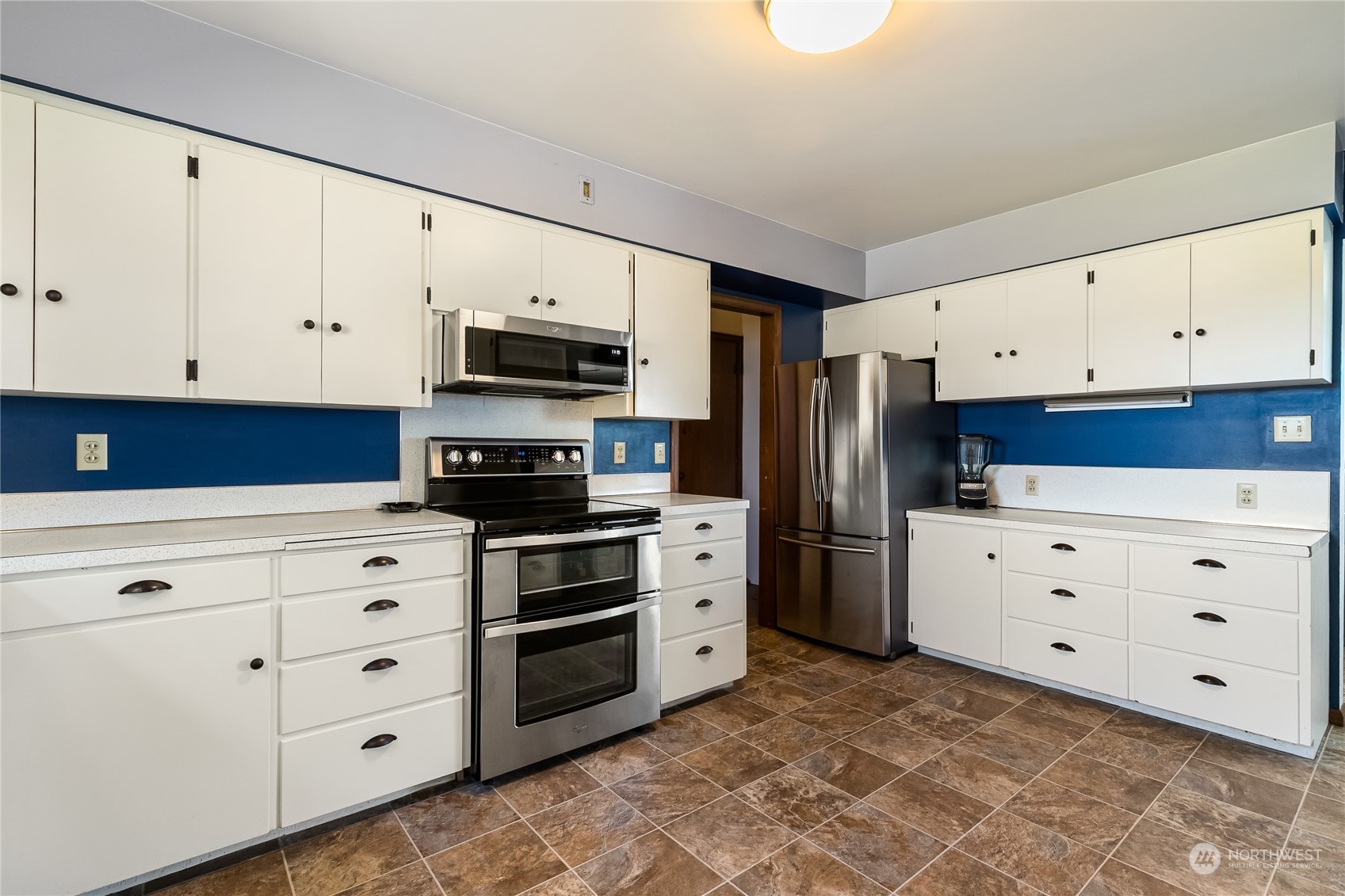 1520 East Badger Road Lynden, WA 98264 - Photo 11 of 36 a kitchen with appliances cabinets and a window
