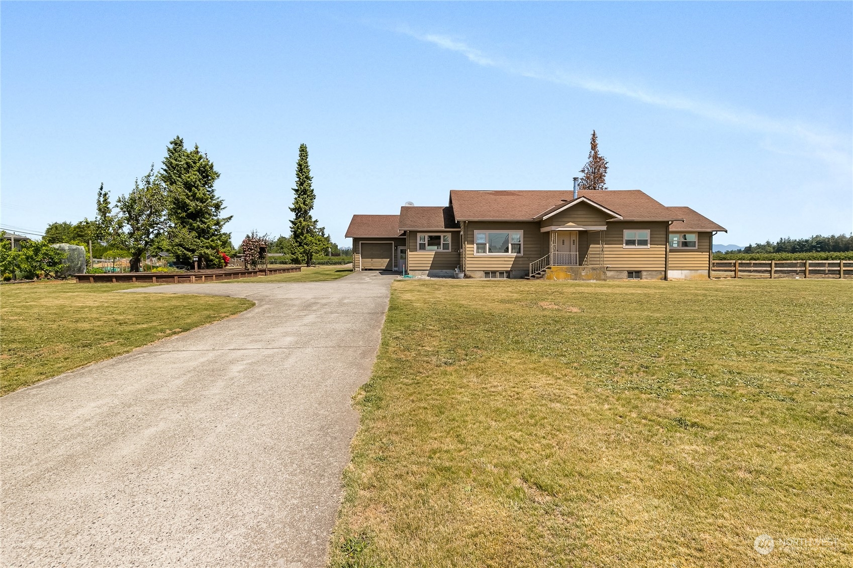 1520 East Badger Road Lynden, WA 98264 - Photo 2 of 36 a front view of a house with a yard