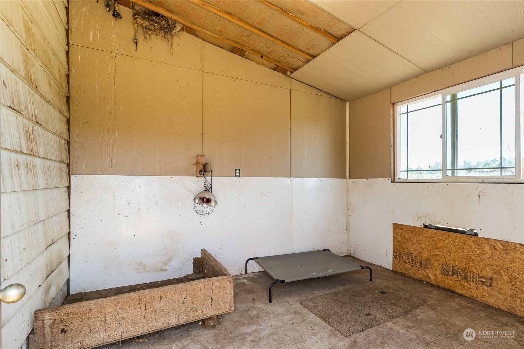 1520 East Badger Road Lynden, WA 98264 - Photo 30 of 36 a bathroom with a bathtub and window
