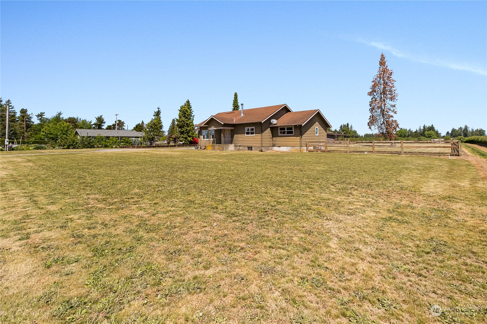 1520 East Badger Road Lynden, WA 98264 - Photo 3 of 36 a view of an ocean