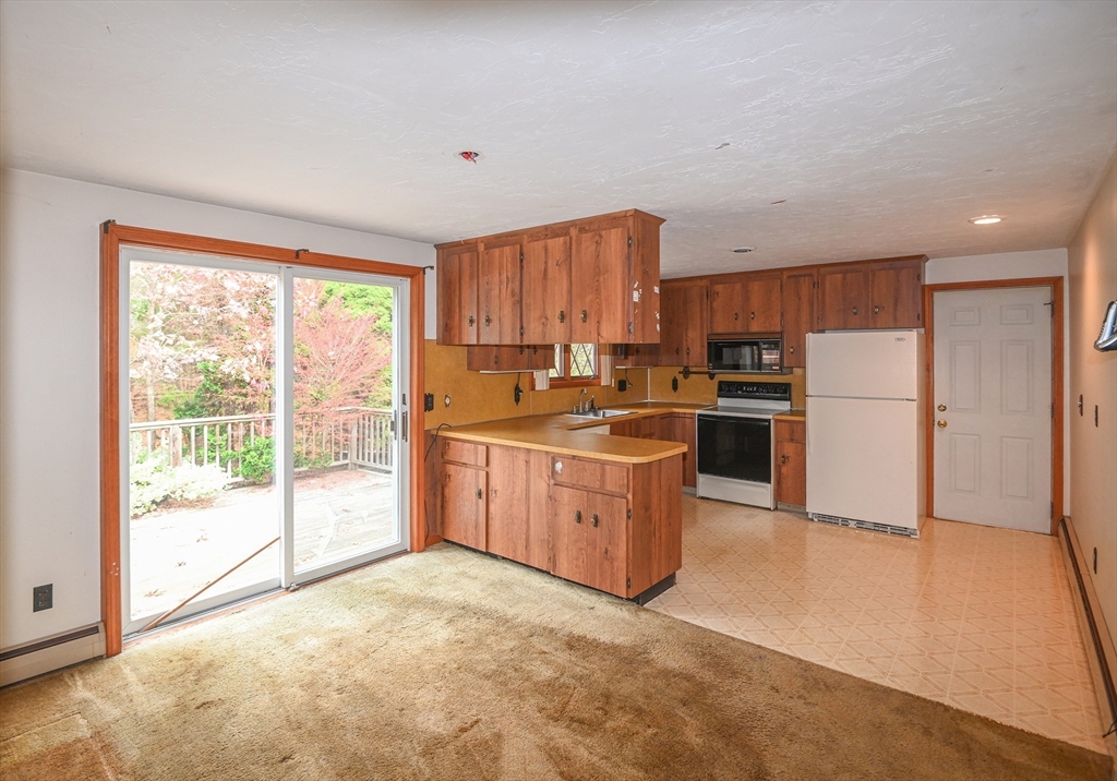 73 Braeburn Court Falmouth, MA 02536 - Photo 3 of 12