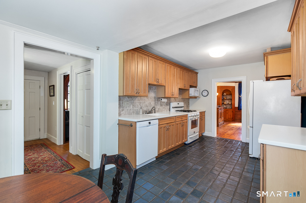 446 Amity Road Woodbridge, CT 06525 - Photo 10 of 40