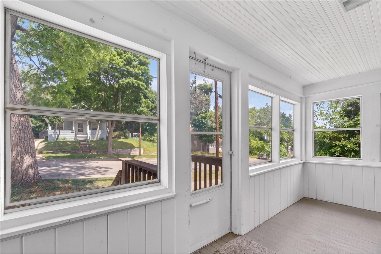 439 Madison Street Jackson, MI 49202 - Photo 3 of 42