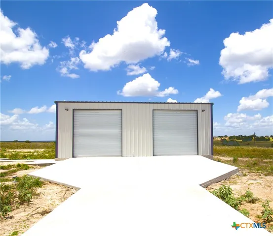 $513,000 | 792 Lake Valley Drive, Stockdale, TX 78160