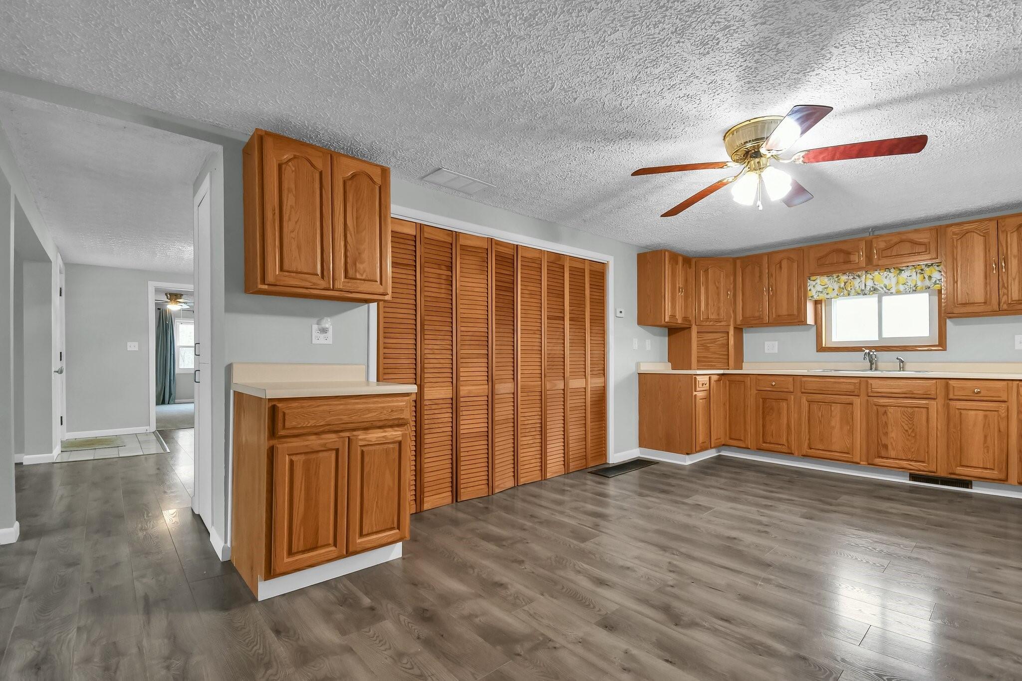 8091 Jacksontown Road Heath, OH 43056 - Photo 9 of 29 Jacksontown.Kitchen3