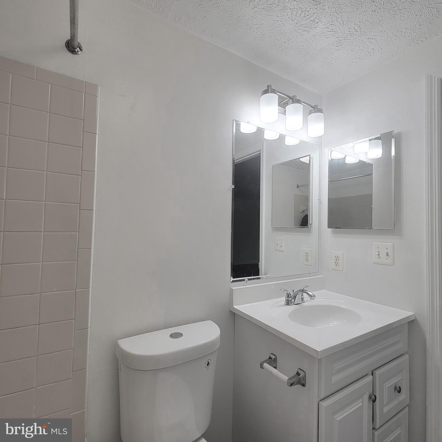 6033 Weekend Way, Unit 41 Columbia, MD 21044 - Photo 15 of 16 Updated Hallway Full Bathroom