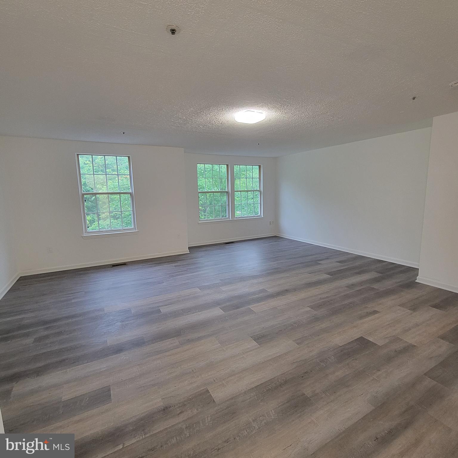 6033 Weekend Way, Unit 41 Columbia, MD 21044 - Photo 8 of 16 Huge Primary Bedroom