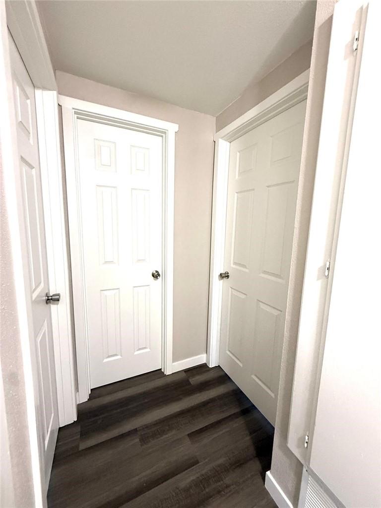 44251 Raysack Avenue Lancaster, CA 93535 - Photo 9 of 24 Hallway