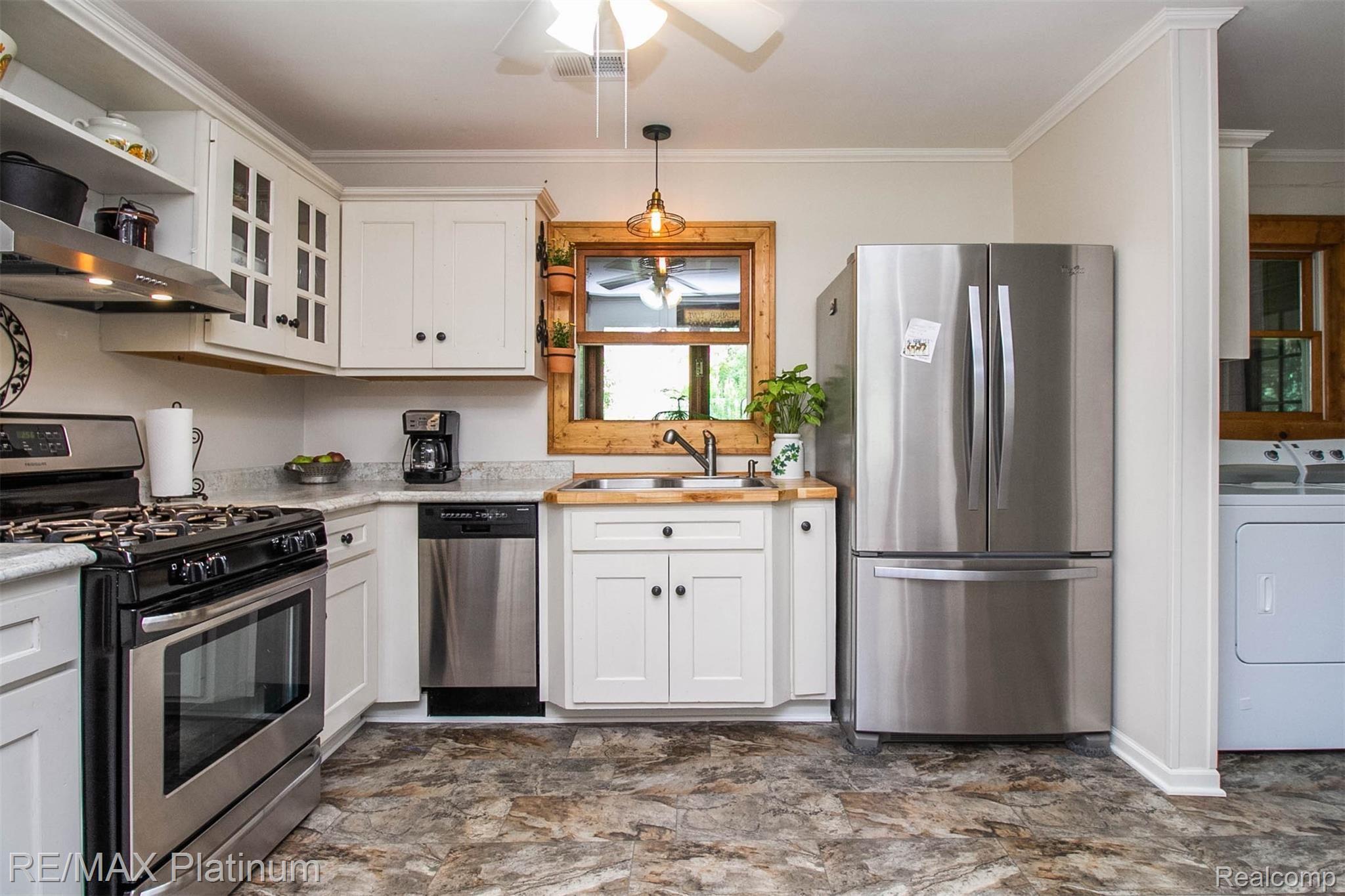 15493 Eddy Lake Road Fenton, MI 48430 - Photo 36 of 36 Kit2.jpg