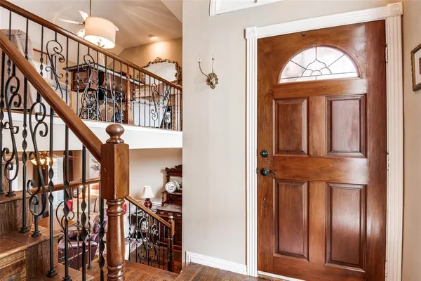 a view of entryway with a front door