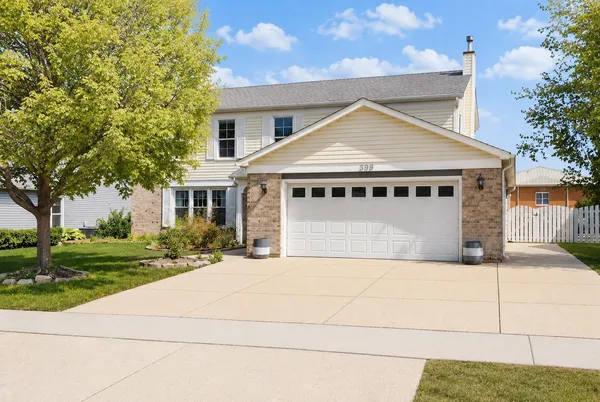 $3,200 | 399 Stonewood Circle, Carol Stream, IL 60188