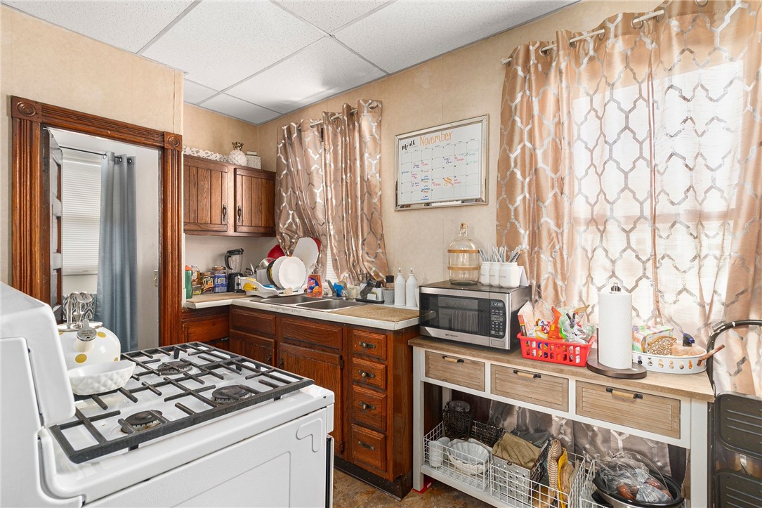 96 Lee Street Pawtucket, RI 02861 - Photo 7 of 30