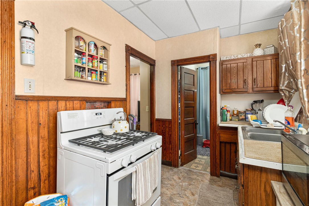 96 Lee Street Pawtucket, RI 02861 - Photo 8 of 30