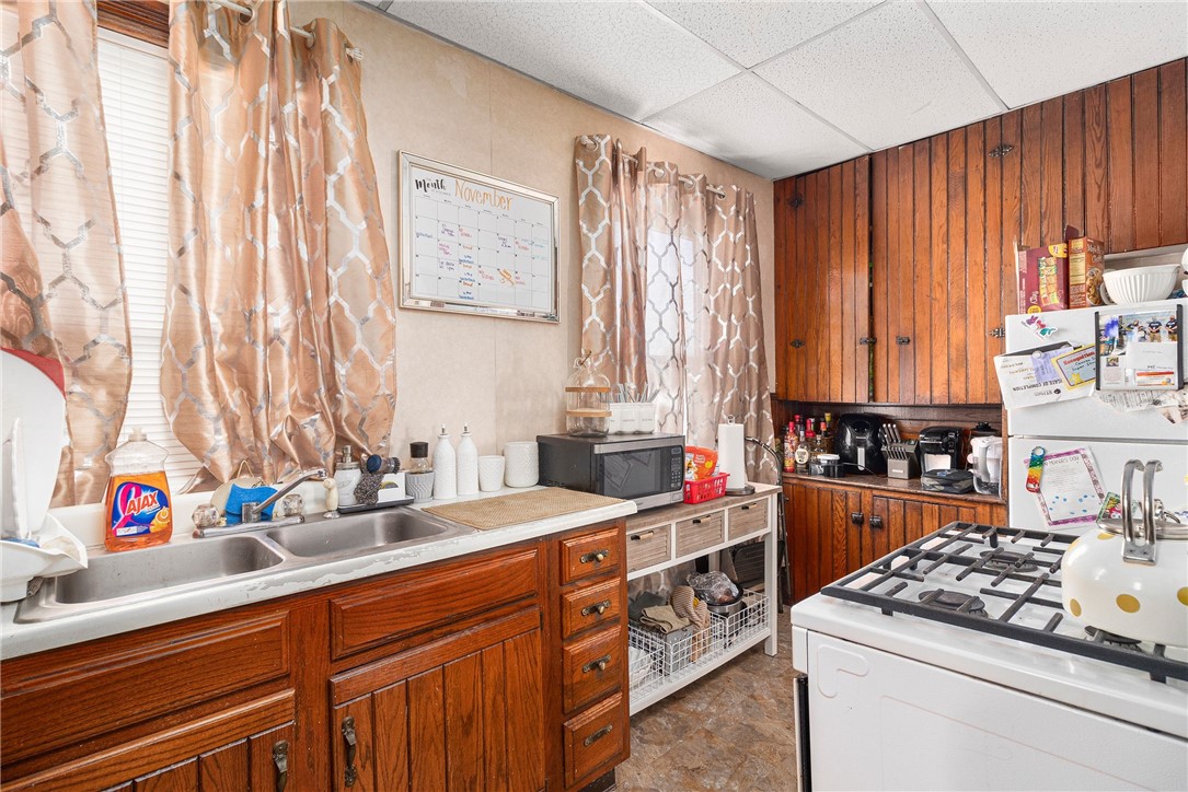 96 Lee Street Pawtucket, RI 02861 - Photo 9 of 30