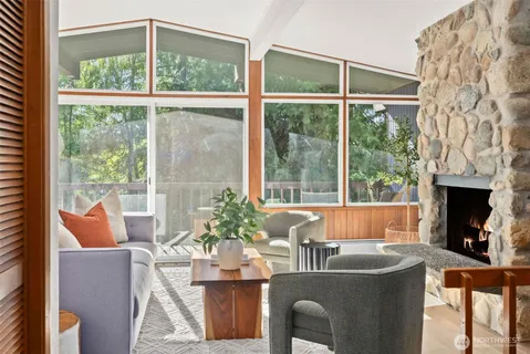 $1,095,000 | 1305 Kings Place Northwest, Bainbridge Island, WA 98110