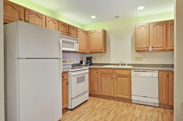 $227,500 | 1256 Village Centre Drive, Unit 2, Somers, WI 53144