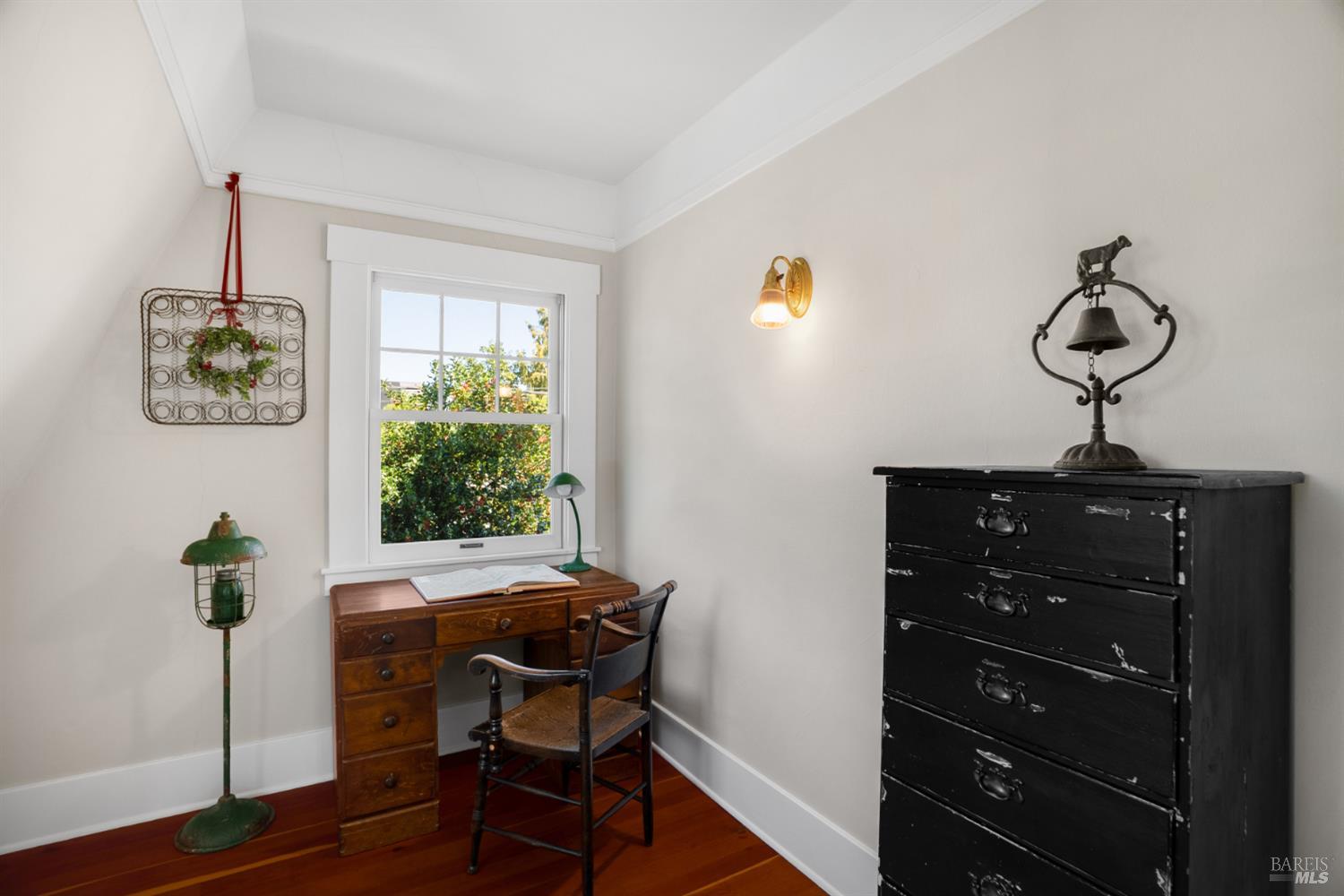 931 Humboldt Street Santa Rosa, CA 95404 - Photo 31 of 61 Small bonus room, in addition to the 3 bedrooms in the house.