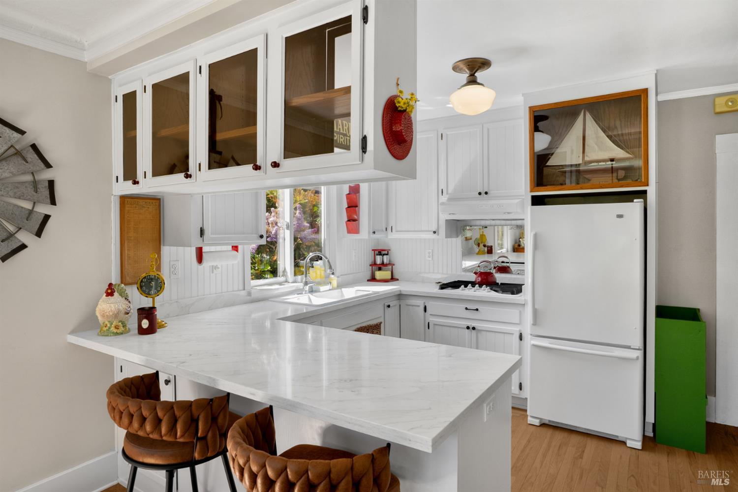 931 Humboldt Street Santa Rosa, CA 95404 - Photo 4 of 61 Bright and cheery kitchen with newer quartz countertops