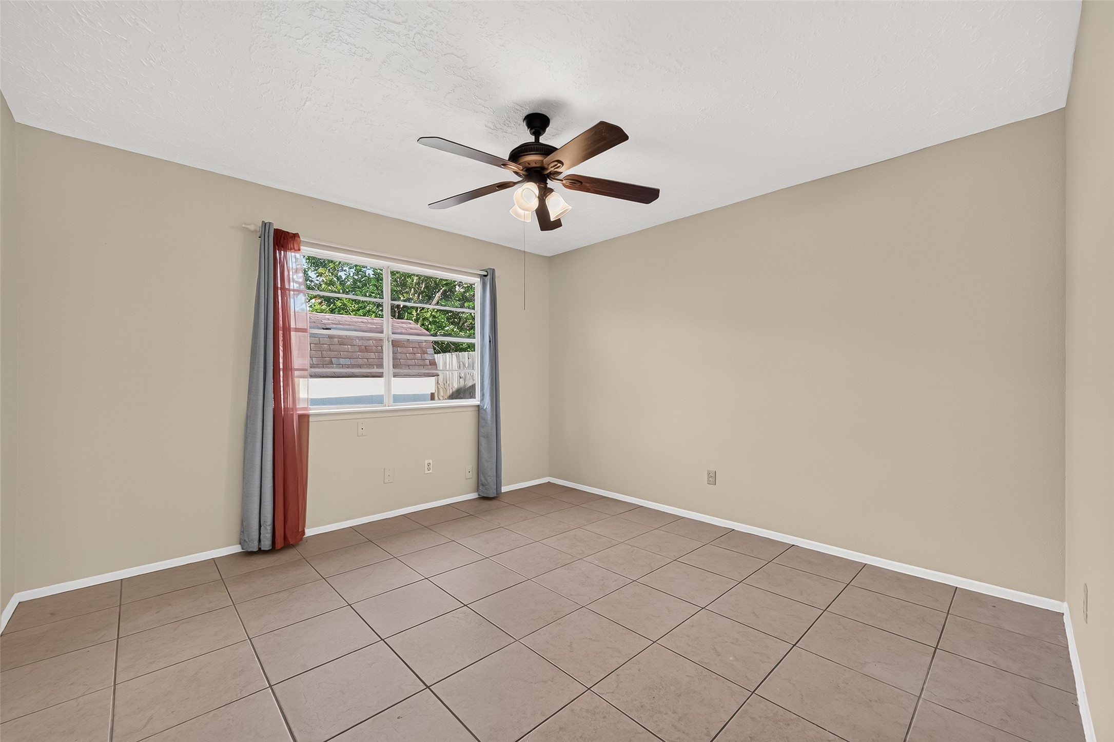 8638 Little River Road Houston, TX 77064 - Photo 33 of 39 3rd bedroom