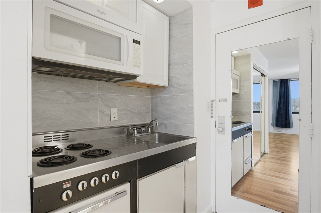 70 Southbridge Street, Unit 310 Worcester, MA 01608 - Photo 4 of 28 a kitchen with a stove and a microwave