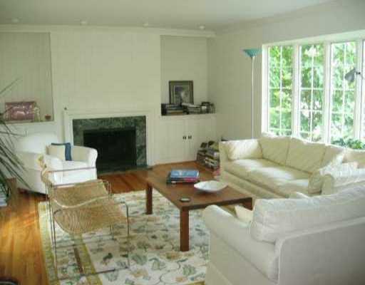 735 Pinetree Road Mt. Lebanon, PA 15243 - Photo 2 of 8 Living Room.