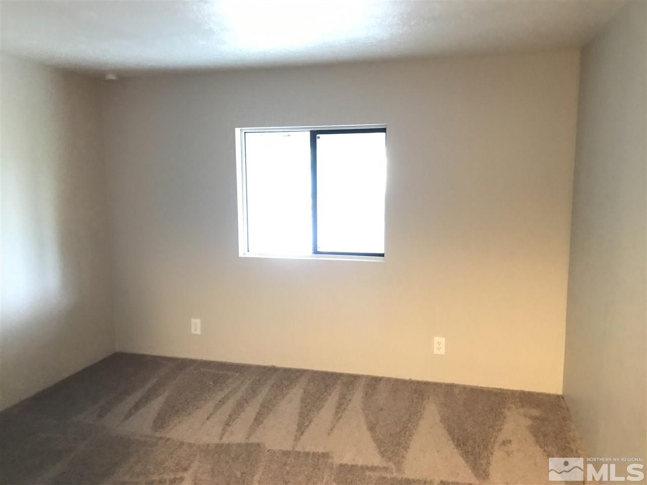 17400 Whippoorwill Lane Reno, NV 89508 - Photo 11 of 18 an empty room with a window