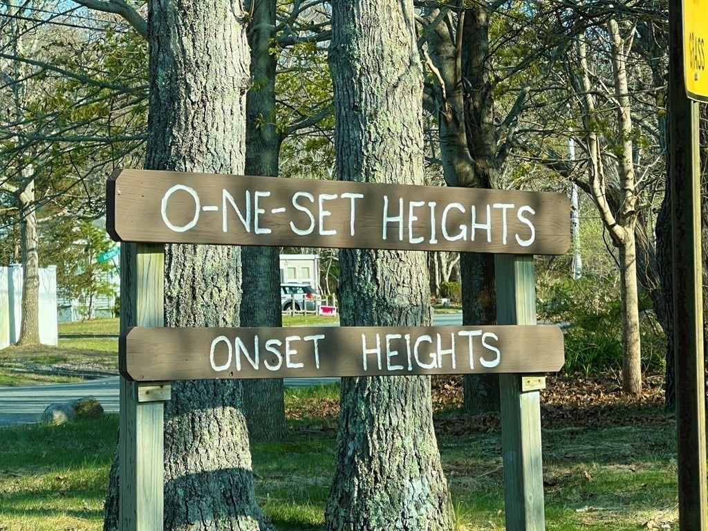 7 Glendale Road Wareham, MA 02558 - Photo 25 of 33 a street sign on a pole on a street