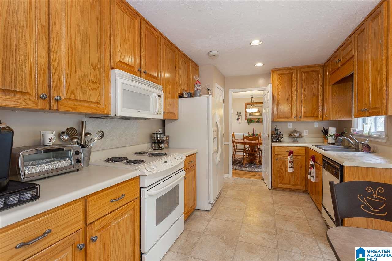 806 Brookhaven Road Anniston, AL 36207 - Photo 2 of 37