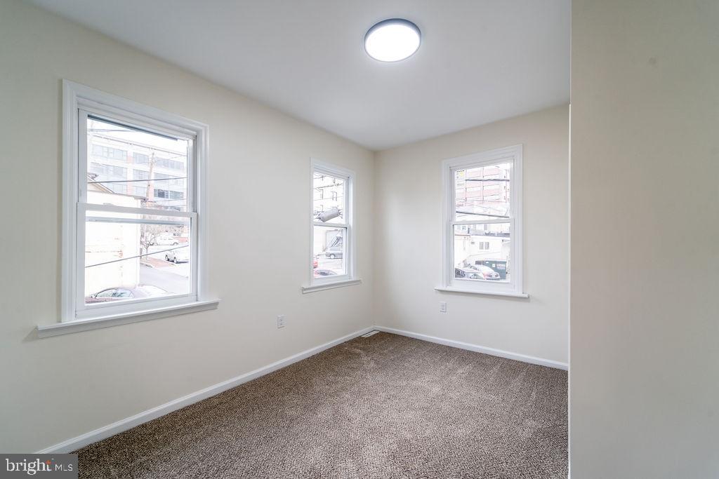 20 West Raspberry Street Bethlehem, PA 18018 - Photo 20 of 32 an empty room with windows