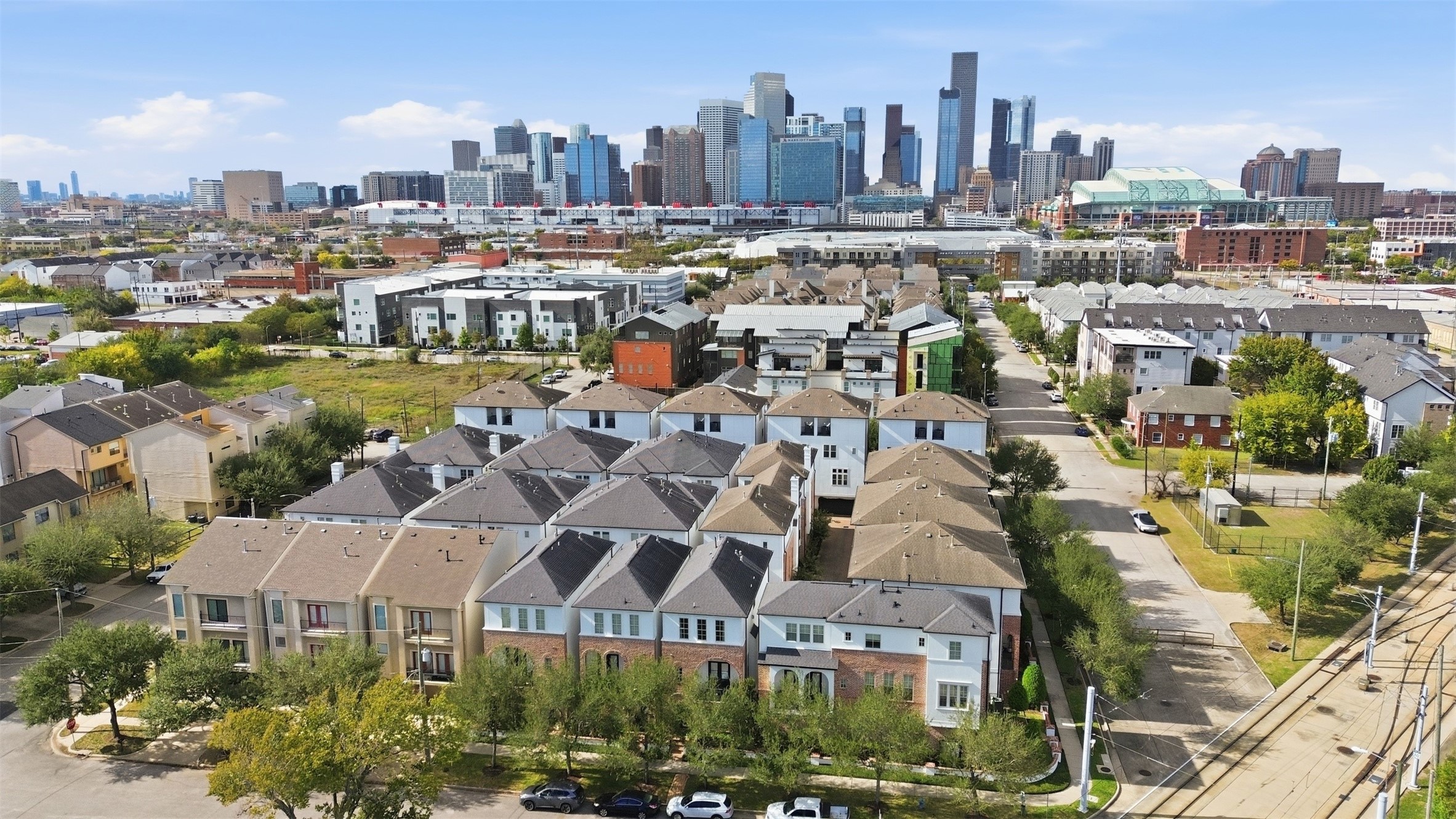 704 Paige Street Houston, TX 77003 - Photo 37 of 41 a view of a city