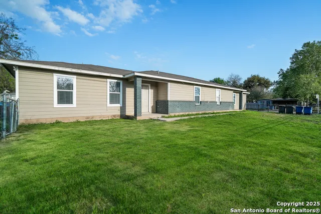 $1,000 | 212 Bynum Avenue, Unit 2, San Antonio, TX 78211