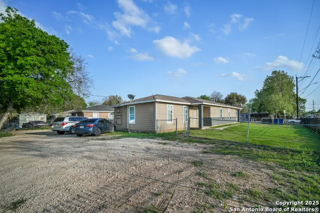 $1,000 | 212 Bynum Avenue, Unit 2, San Antonio, TX 78211
