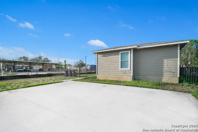 $1,000 | 212 Bynum Avenue, Unit 2, San Antonio, TX 78211