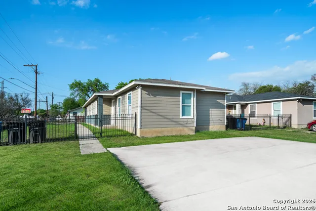 $1,000 | 212 Bynum Avenue, Unit 2, San Antonio, TX 78211