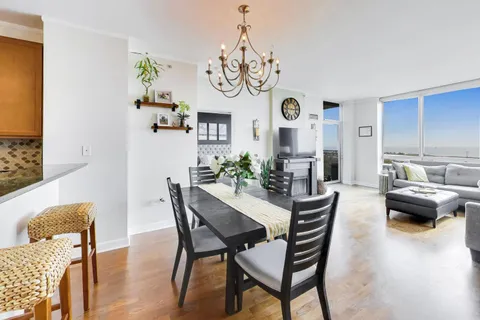 $437,500 | 1901 South Calumet Avenue, Unit 1206, Chicago, IL 60616