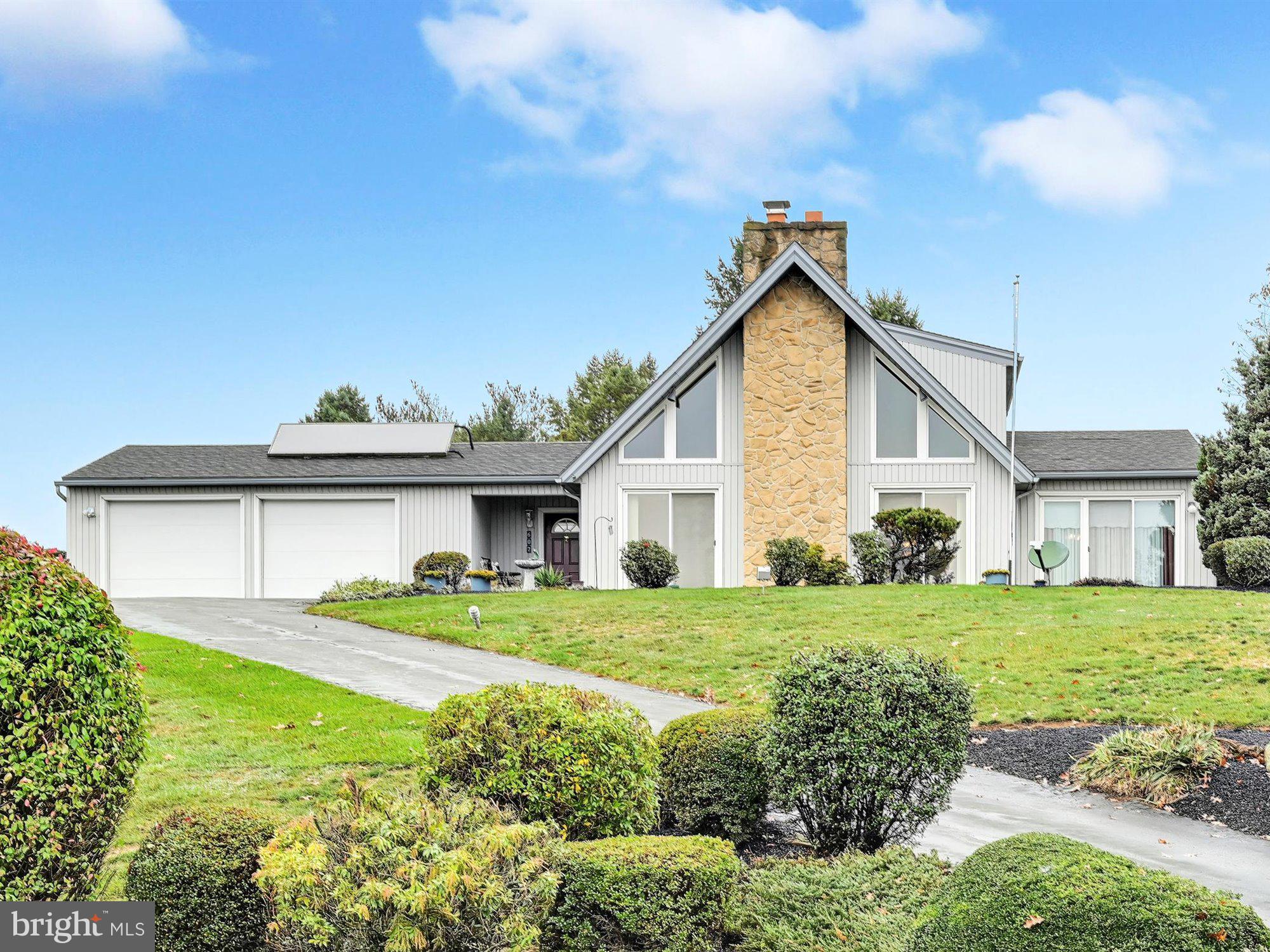 607 Ridgeview Road South Elizabethtown, PA 17022 - Photo 1 of 28 Front