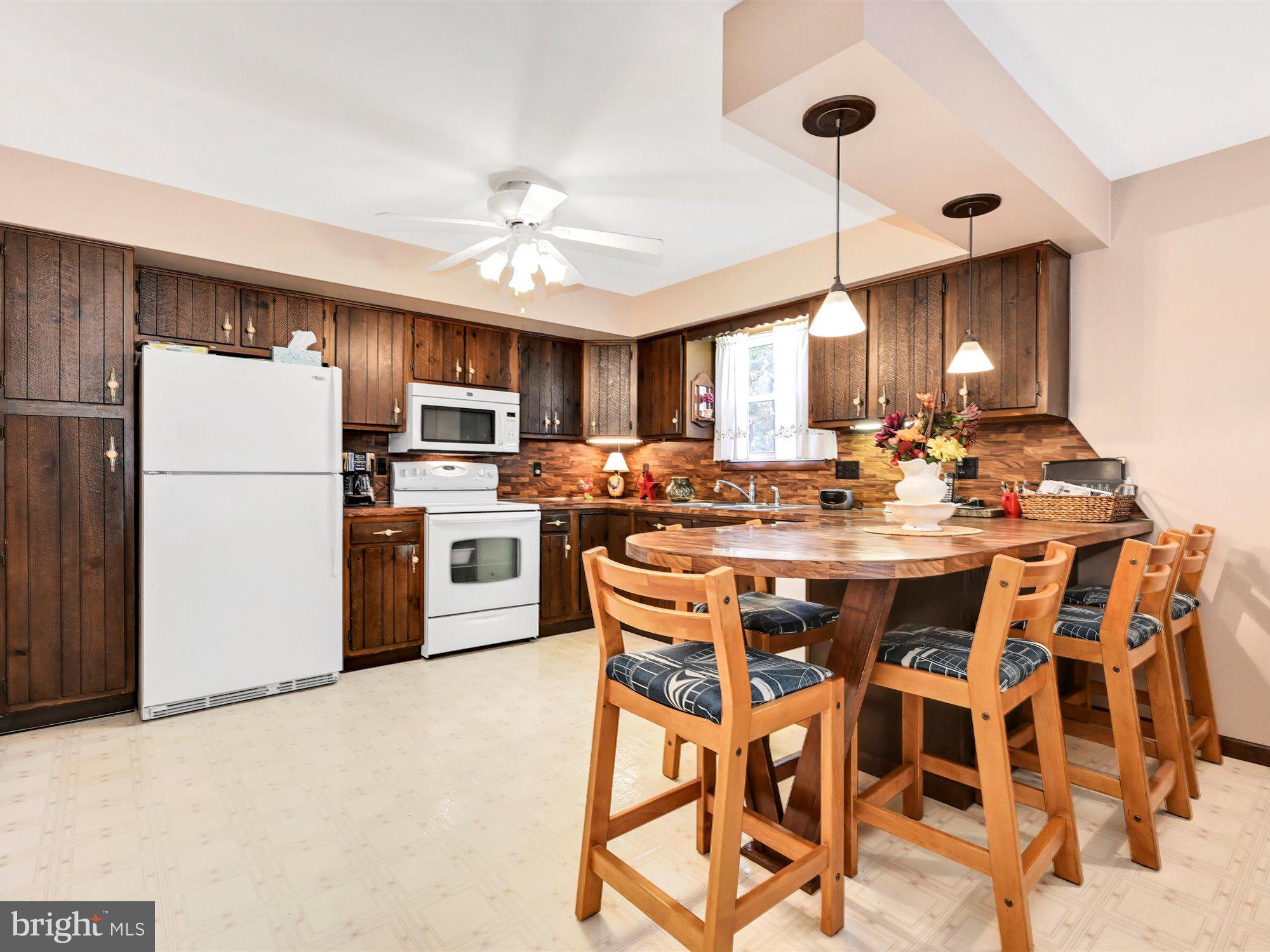 607 Ridgeview Road South Elizabethtown, PA 17022 - Photo 12 of 28 Kitchen