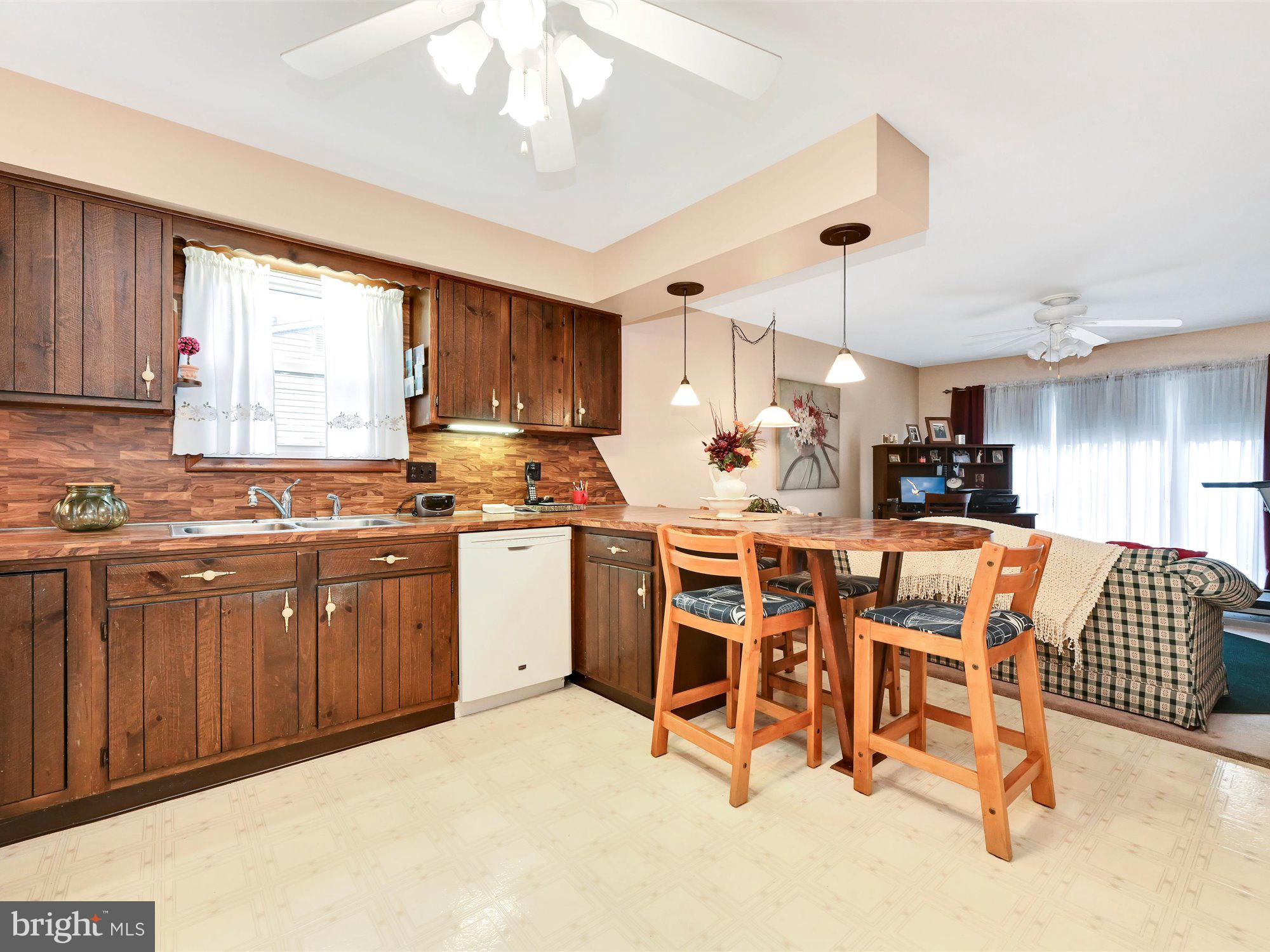 607 Ridgeview Road South Elizabethtown, PA 17022 - Photo 13 of 28 Kitchen