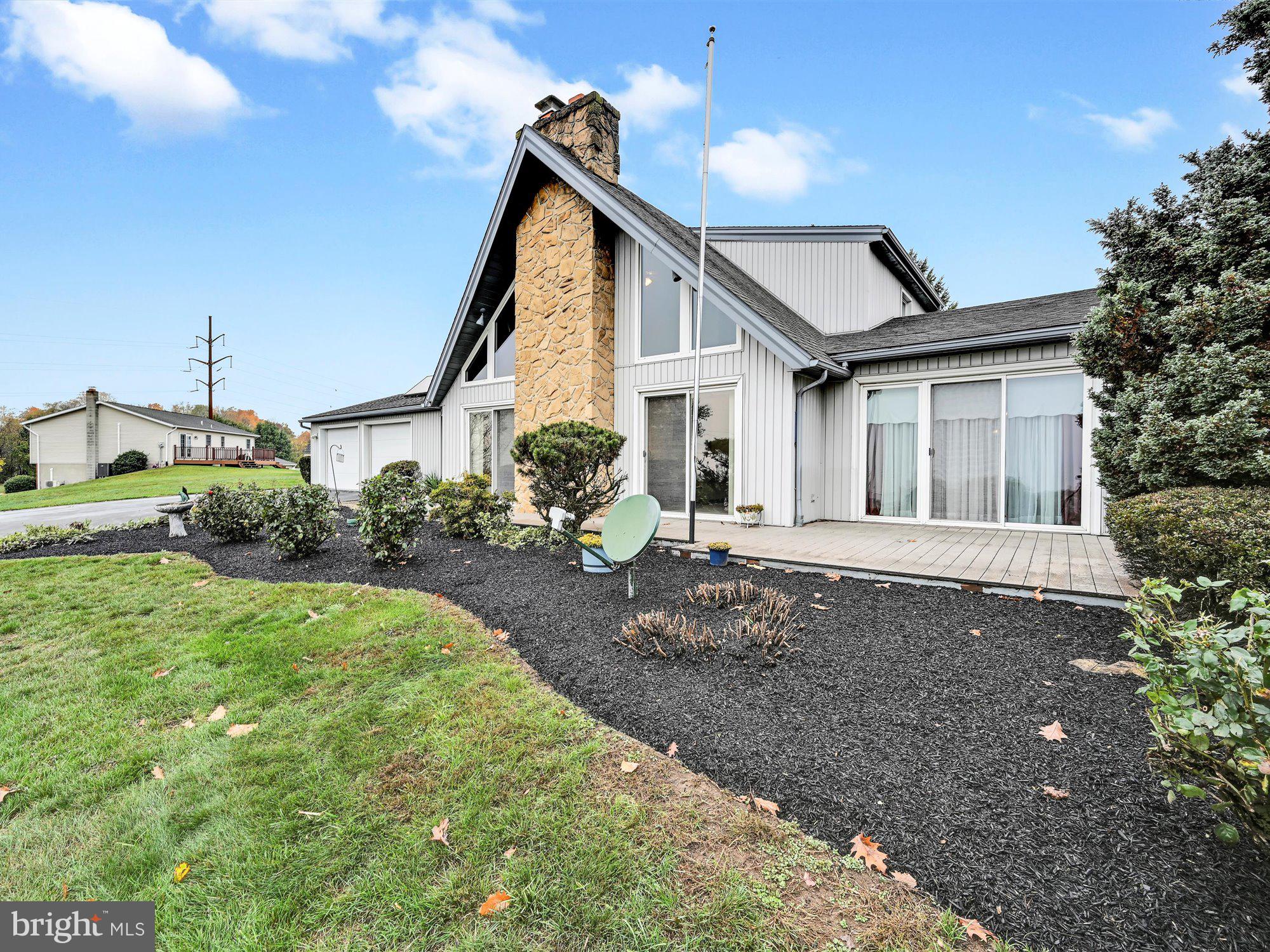 607 Ridgeview Road South Elizabethtown, PA 17022 - Photo 3 of 28 Front