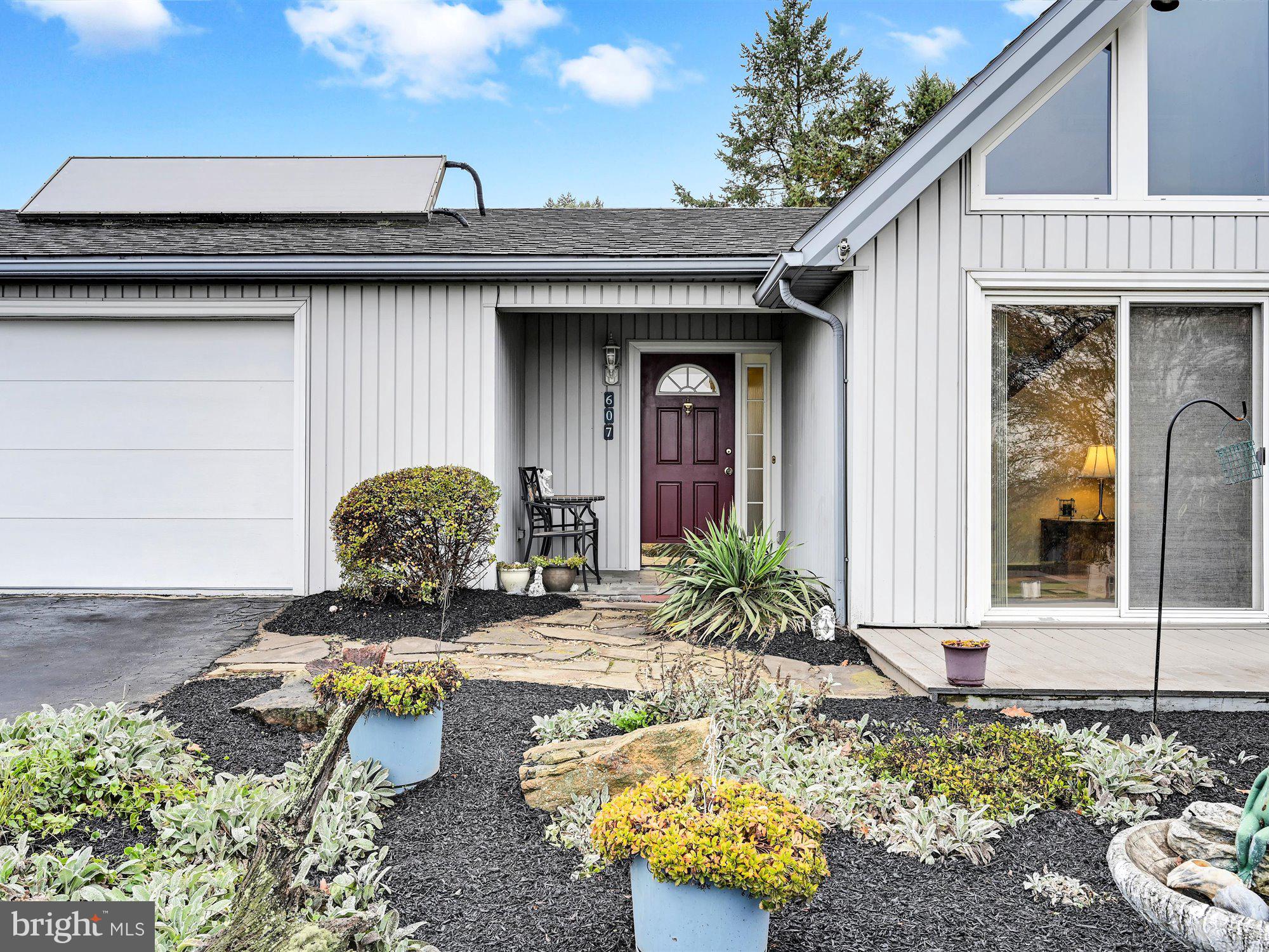 607 Ridgeview Road South Elizabethtown, PA 17022 - Photo 4 of 28 Entrance