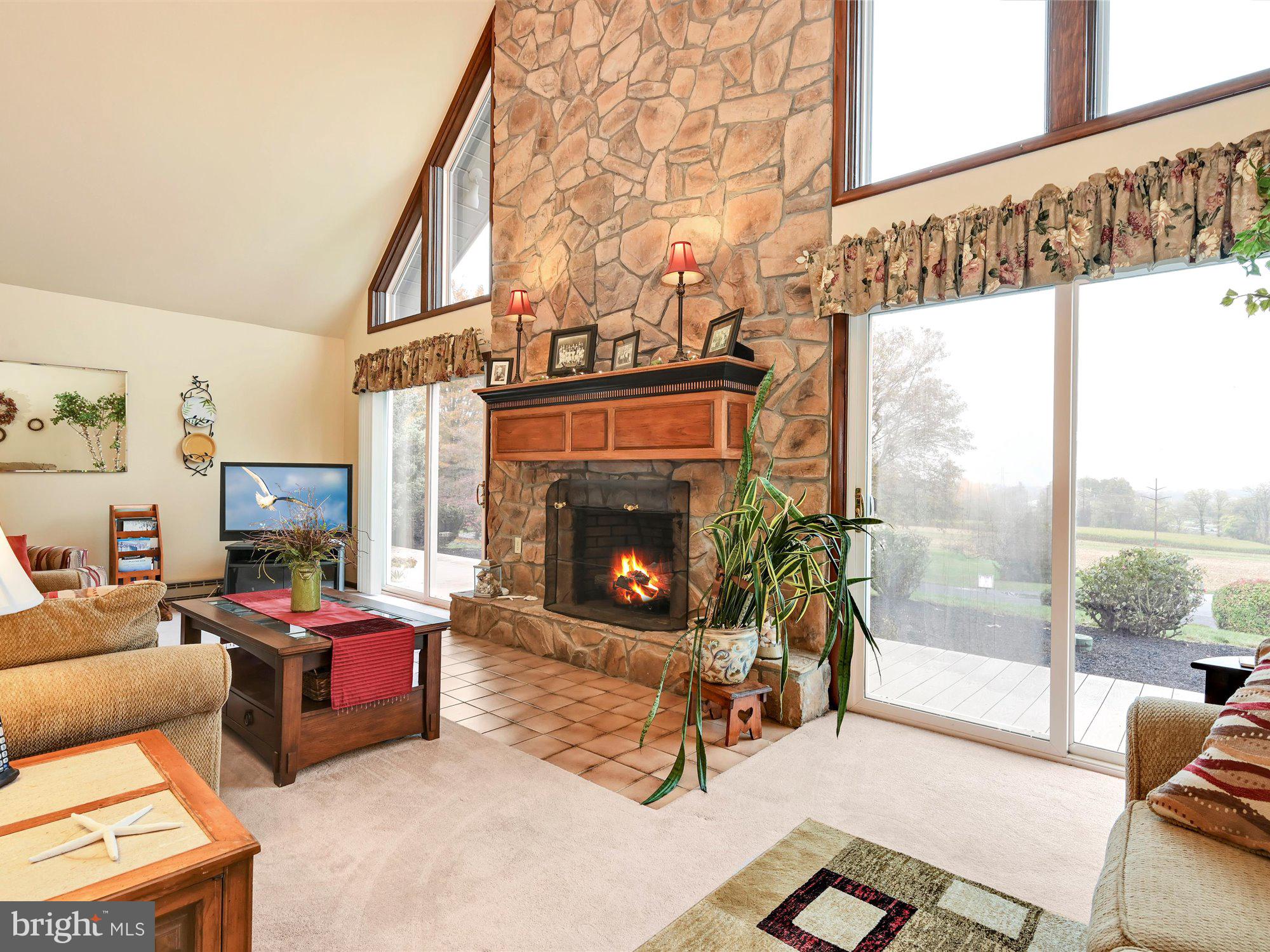 607 Ridgeview Road South Elizabethtown, PA 17022 - Photo 7 of 28 Living Room