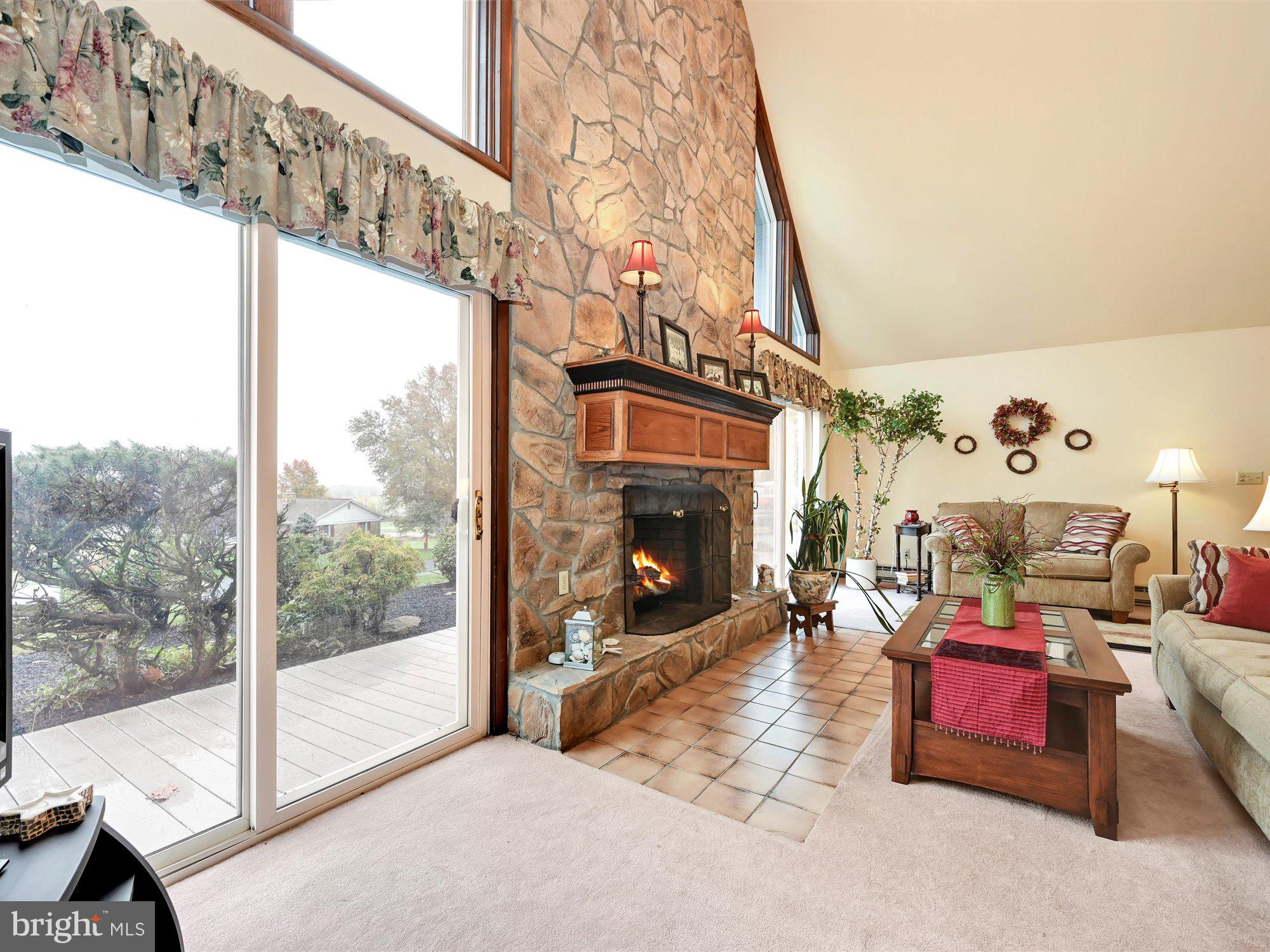 607 Ridgeview Road South Elizabethtown, PA 17022 - Photo 8 of 28 Living Room