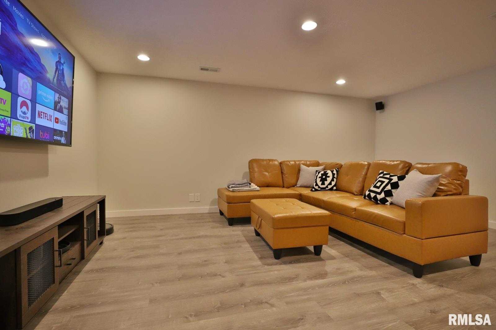 8020 North Radnor Road Peoria, IL 61614 - Photo 25 of 46 Gallery Image 25