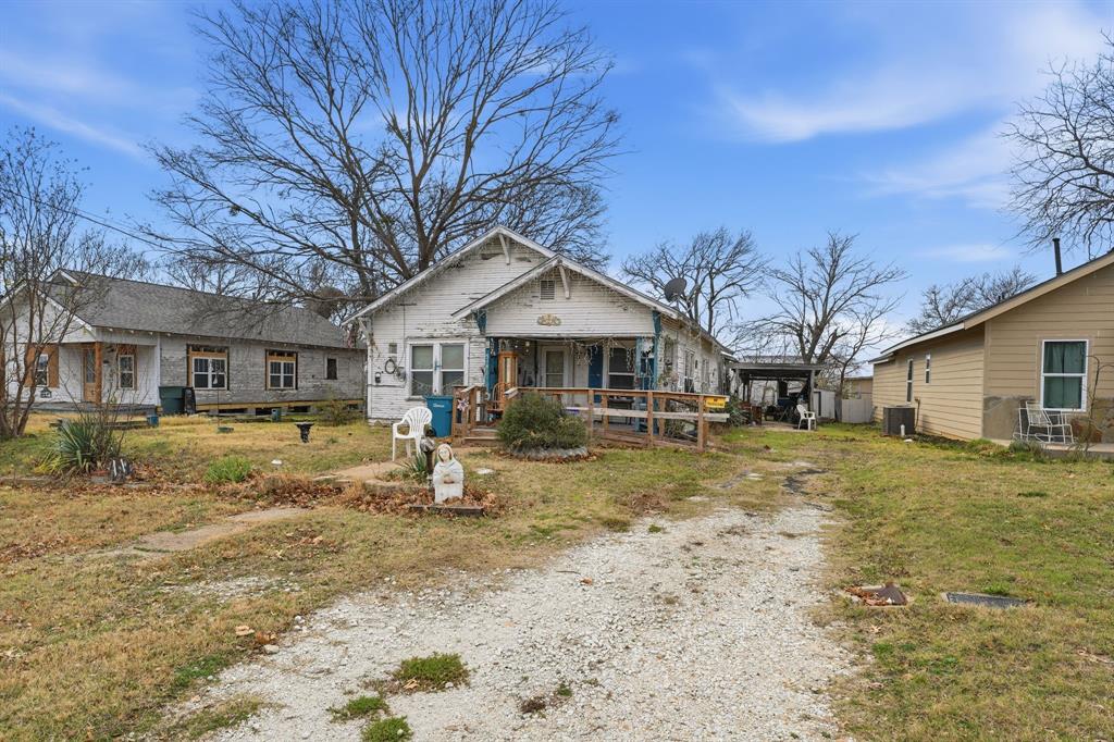514 North Lee Street Sherman, TX 75090 - Photo 3 of 18 a front view of a house with garden
