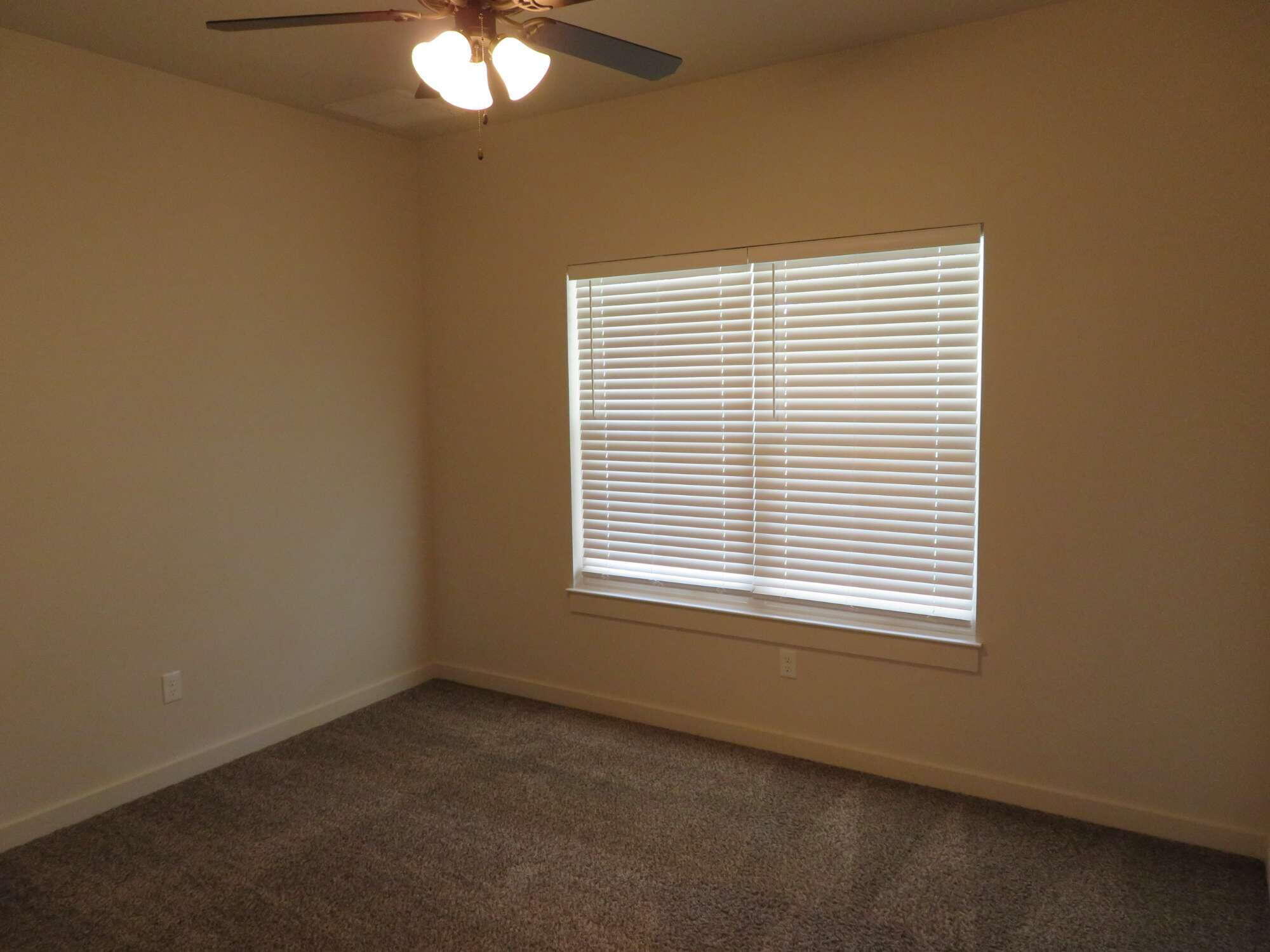 2119 9th Street Lubbock, TX 79401 - Photo 4 of 10 3