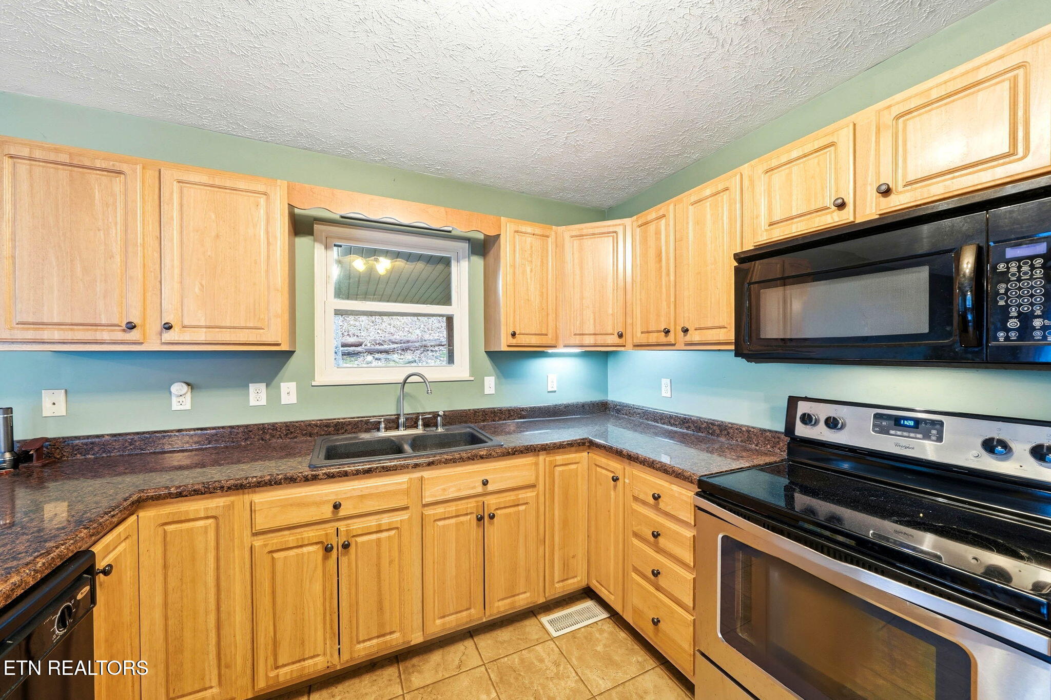 320 Muscadine Court Sevierville, TN 37876 - Photo 16 of 55 38-web-or-mls-320 muscadine-8