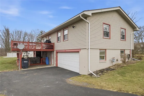 $320,000 | 2976 Mohawk Drive, Fayette, NY 13165