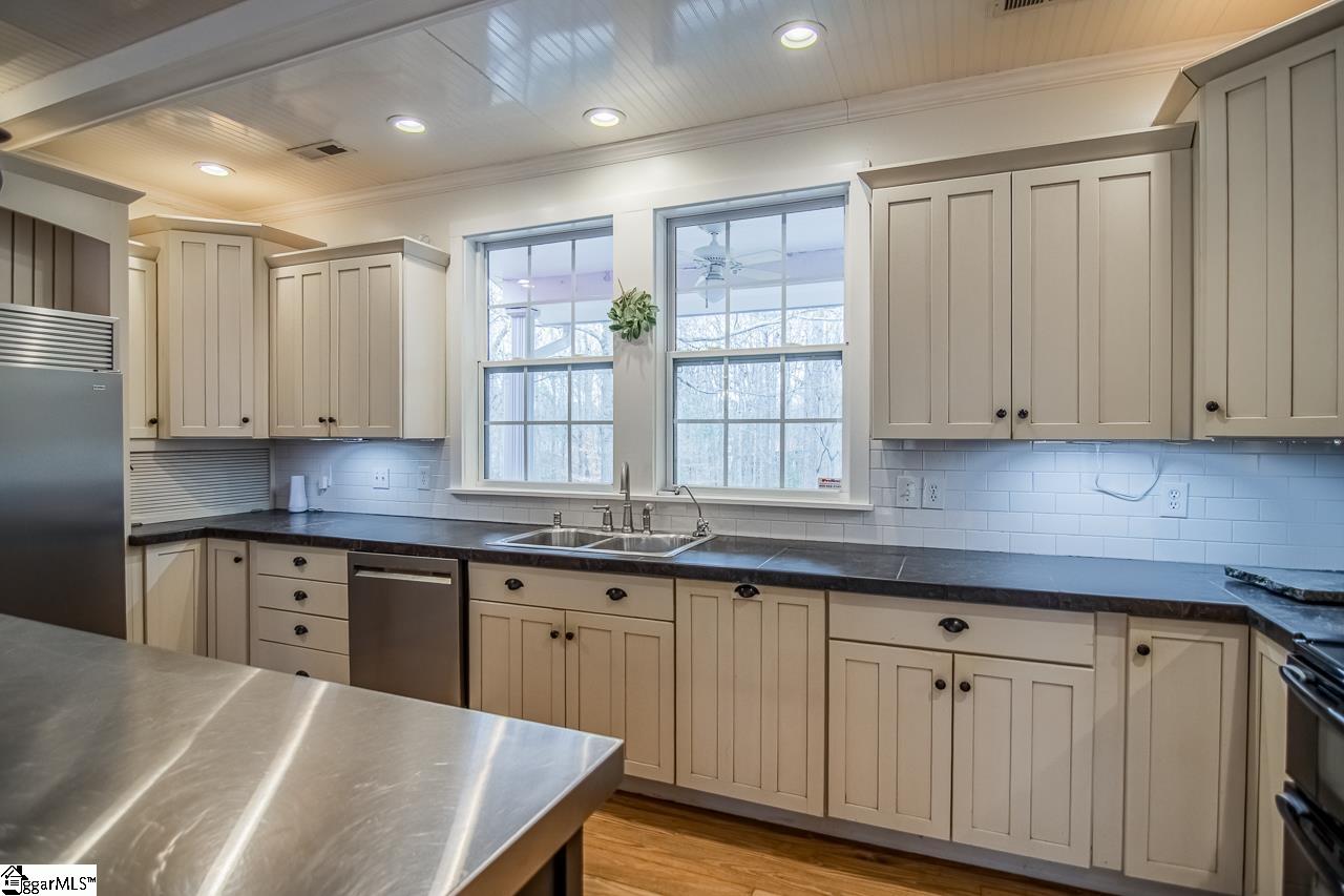 1482 Price House Road Roebuck, SC 29376 - Photo 11 of 49