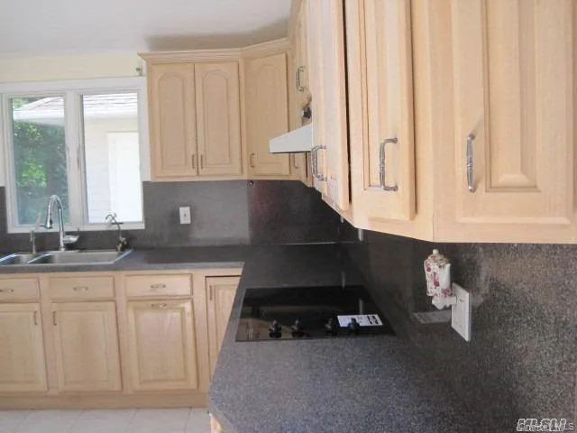 $7,500 | 26 Ridge Drive East, Roslyn, NY 11576