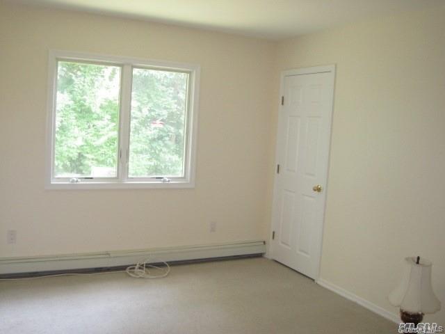 26 Ridge Drive East Roslyn, NY 11576 - Photo 20 of 28 an empty room with a window